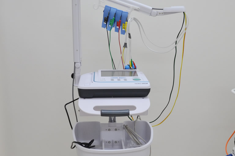 心電図装置写真